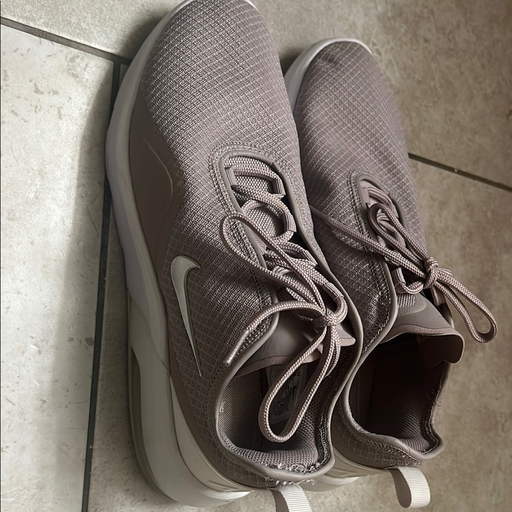 Nike Women's Pale Purple Sneakers